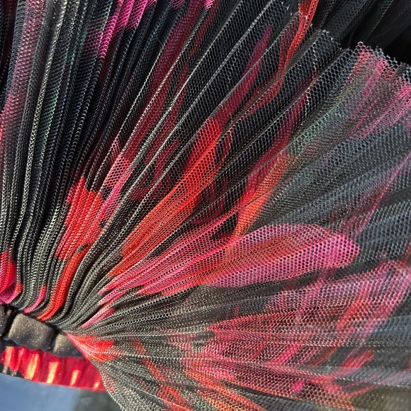 Hutch by Anthropologie tiered mini skirt. Layers of tulle. Elastic waist. Large - Picture 11 of 14